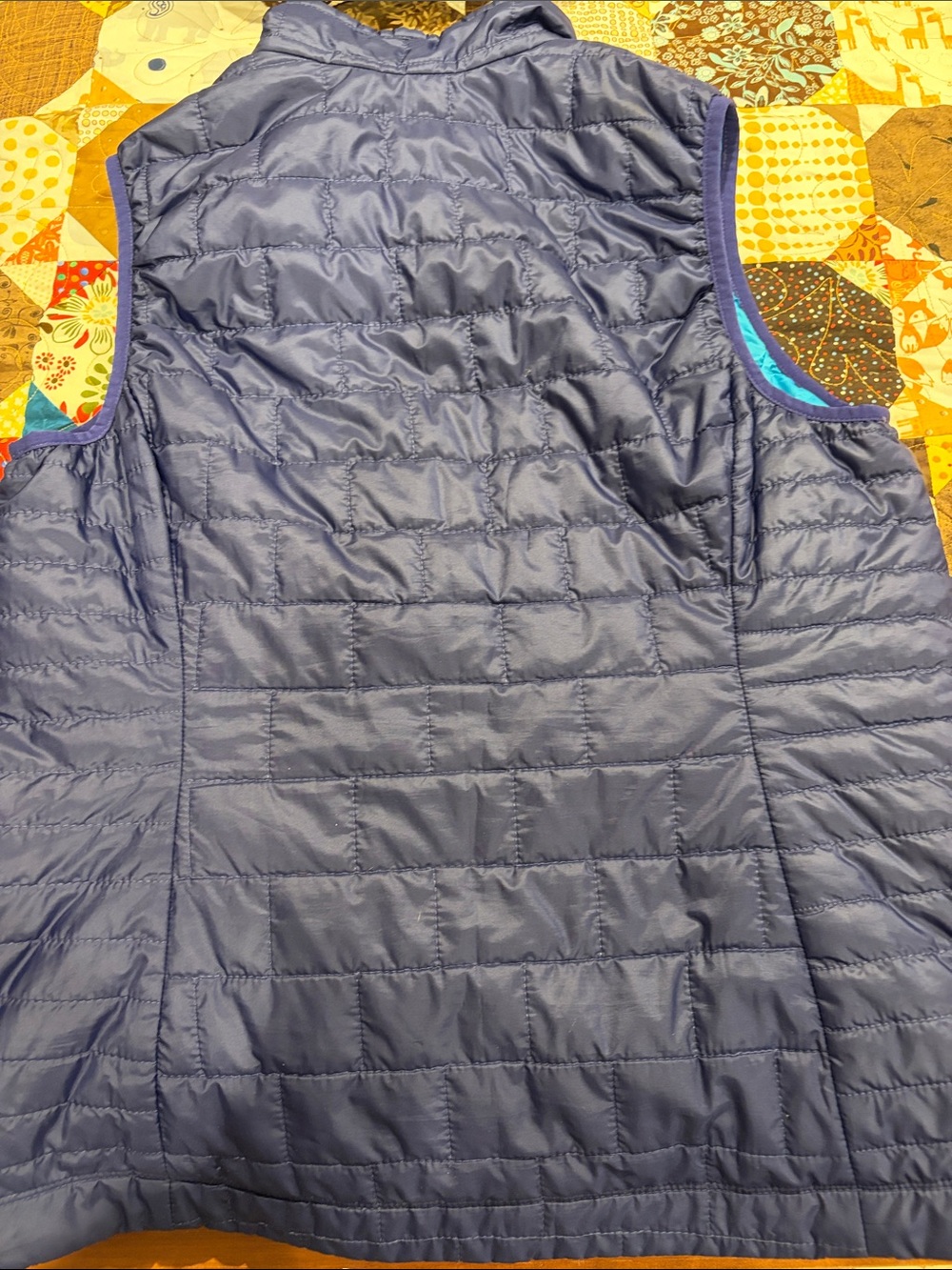 Patagonia women’s vest size large dark purple, zip pockets inside pocket EUC - Picture 3 of 7
